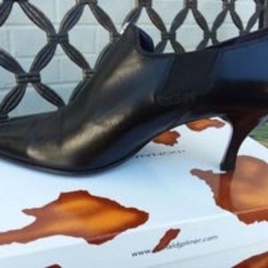 Donald J. Pliner silver zip shoe